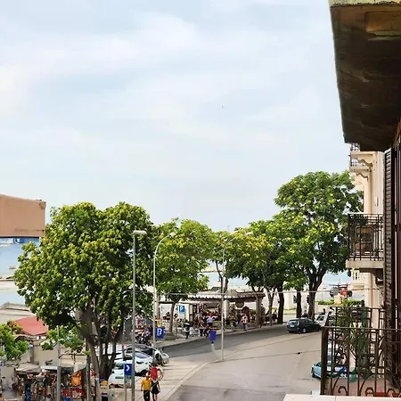 The One - Luxury Seaview With Piano アパート