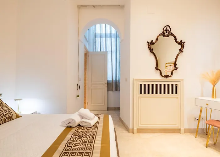 The One - Luxury Seaview With Piano Apartment