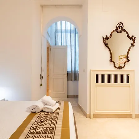 The One - Luxury Seaview With Piano Apartament