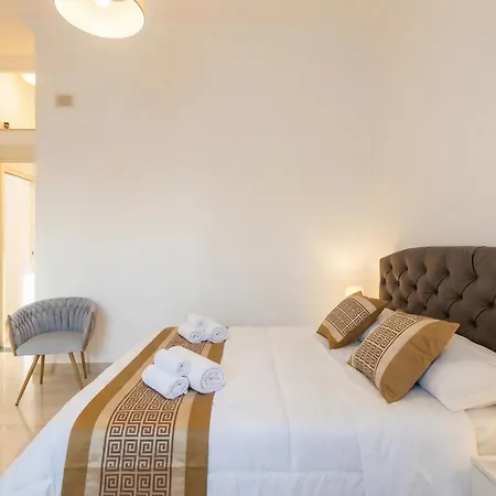The One - Luxury Seaview With Piano Apartament