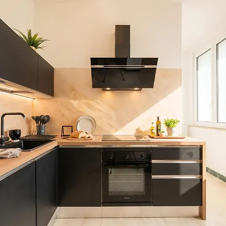 The One - Luxury Seaview With Piano Apartament *